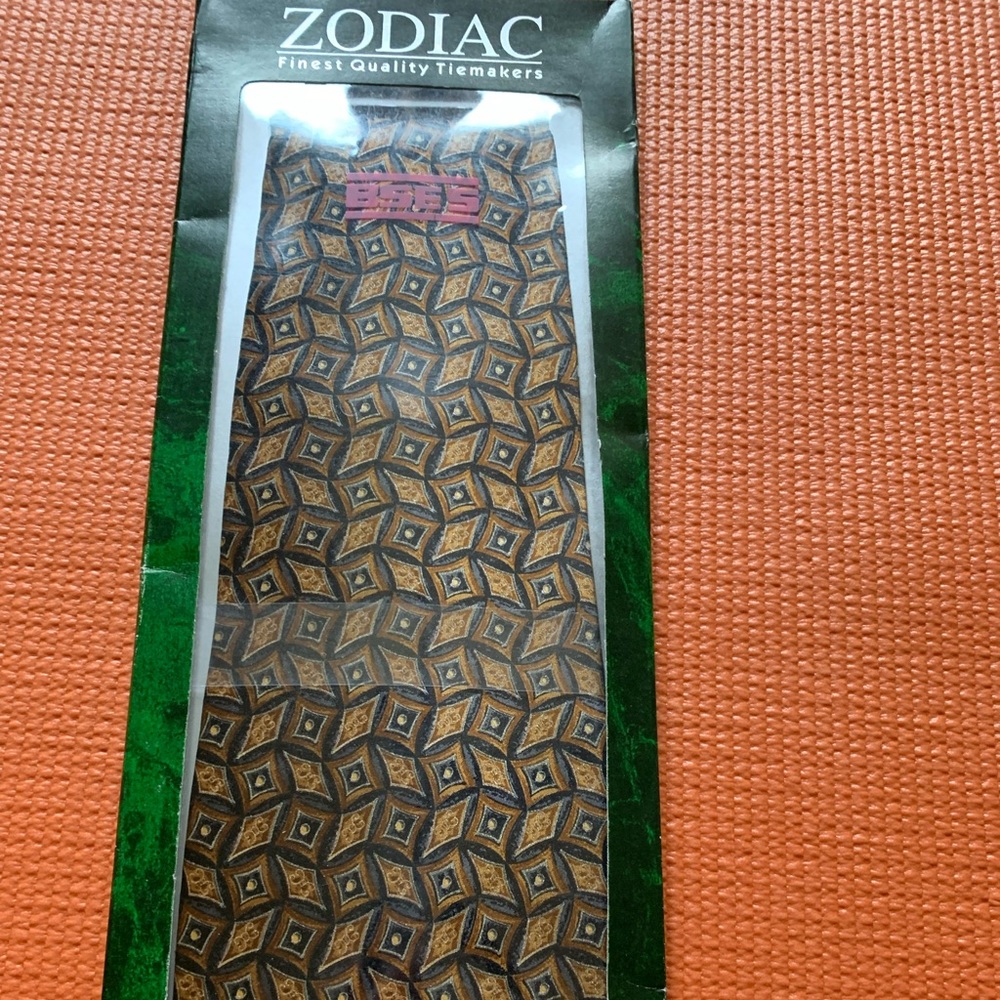 Tie in original packing